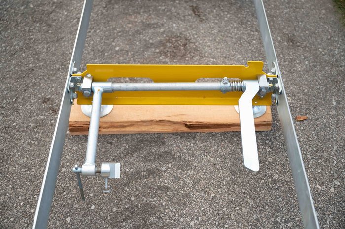 Frontier Log Dog Clamp for the OS18
