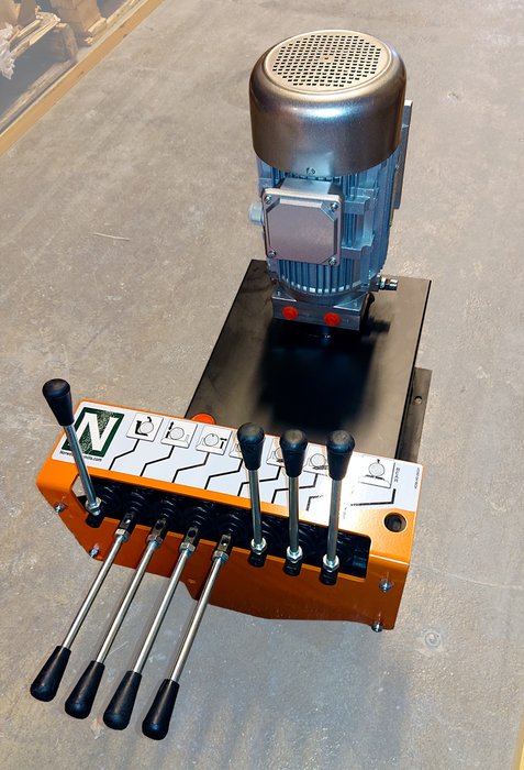 Norwood hydraulic sawmill pump system with electric motor