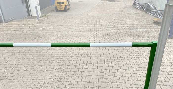 WSP I road barrier with triangular lock