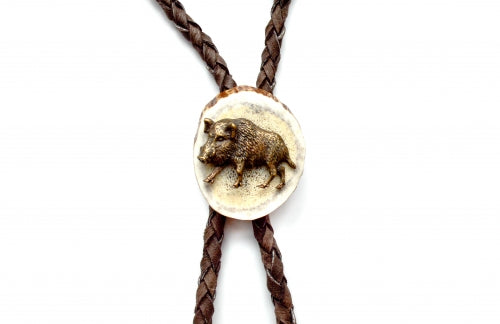 Medaljons ar mežacūkas motīvu