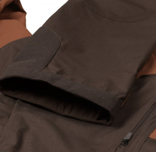 Bikses Harkila Ragnar, Māla/Brūnas