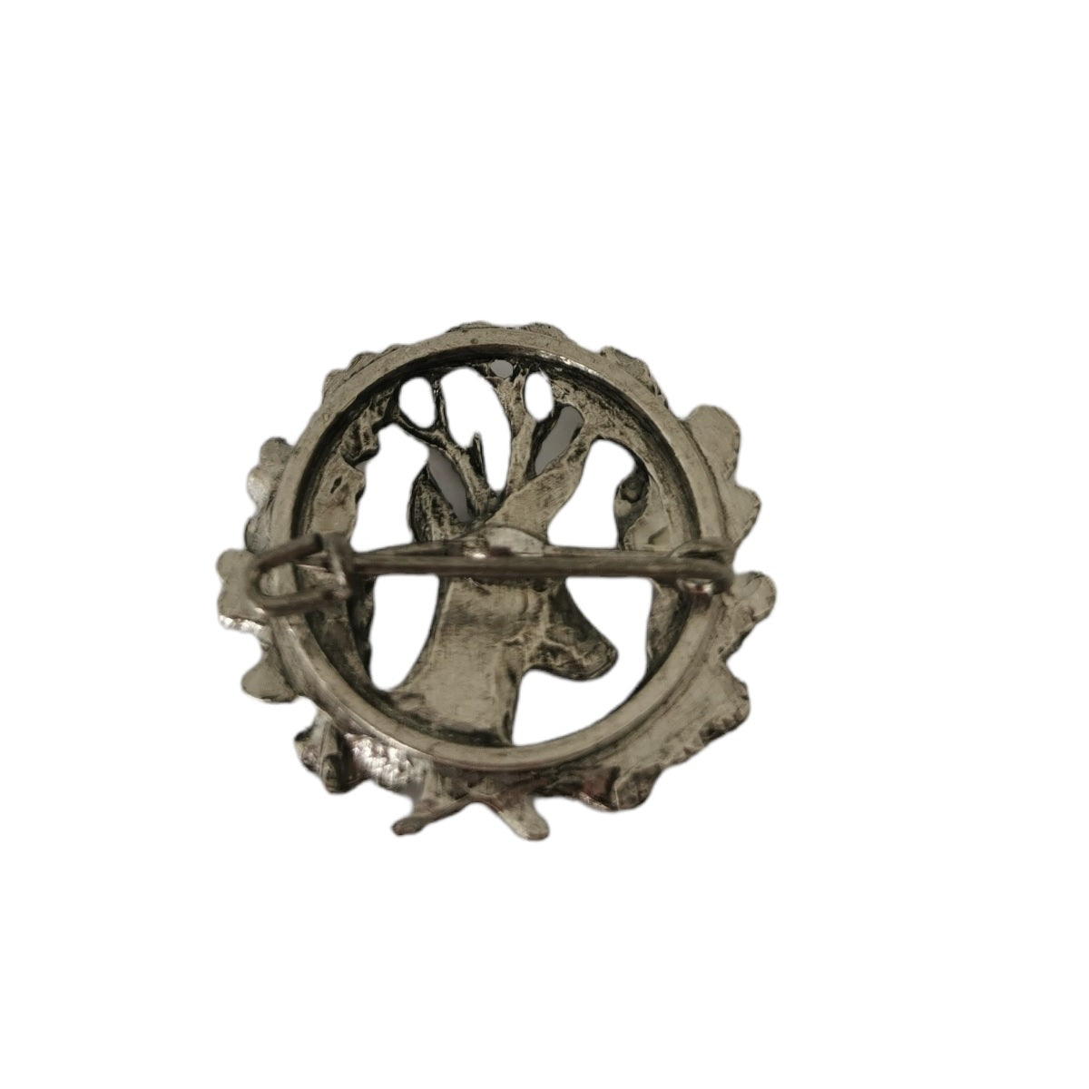 Piespraude ar stirnas motīvu