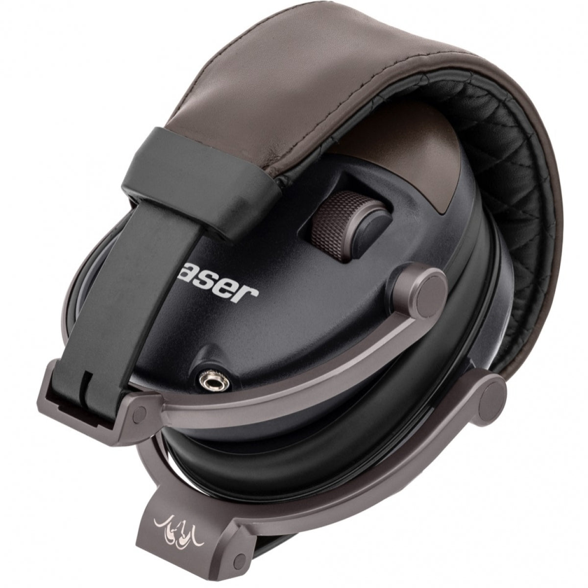 Austiņas Blaser, Tumši brūnas