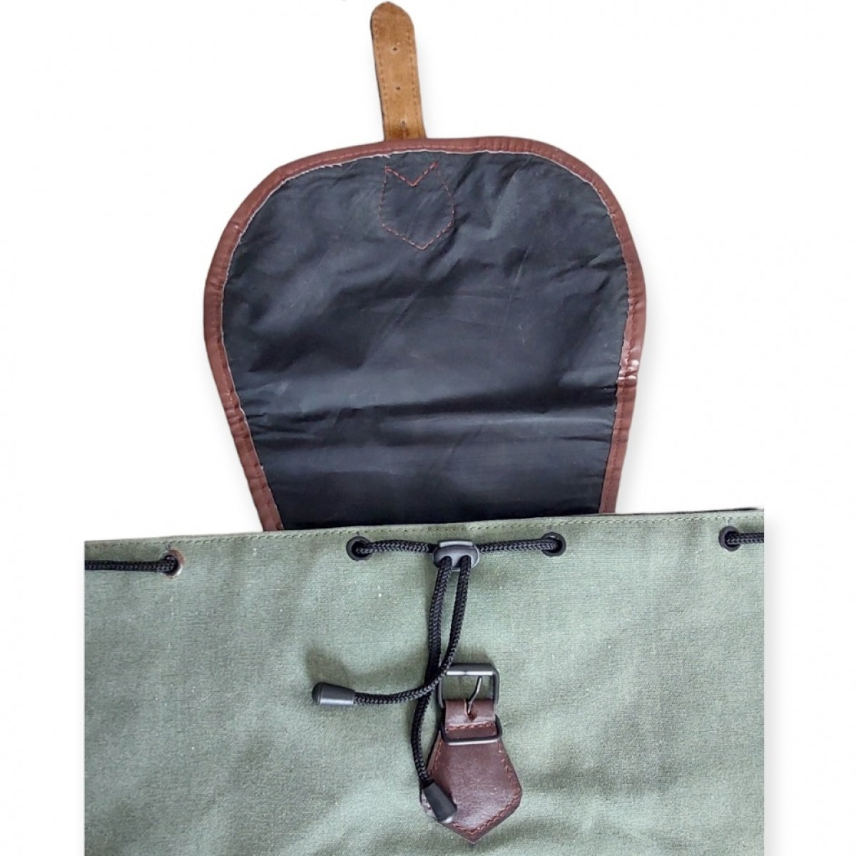 Backpack with three pockets (green) [auto-import]