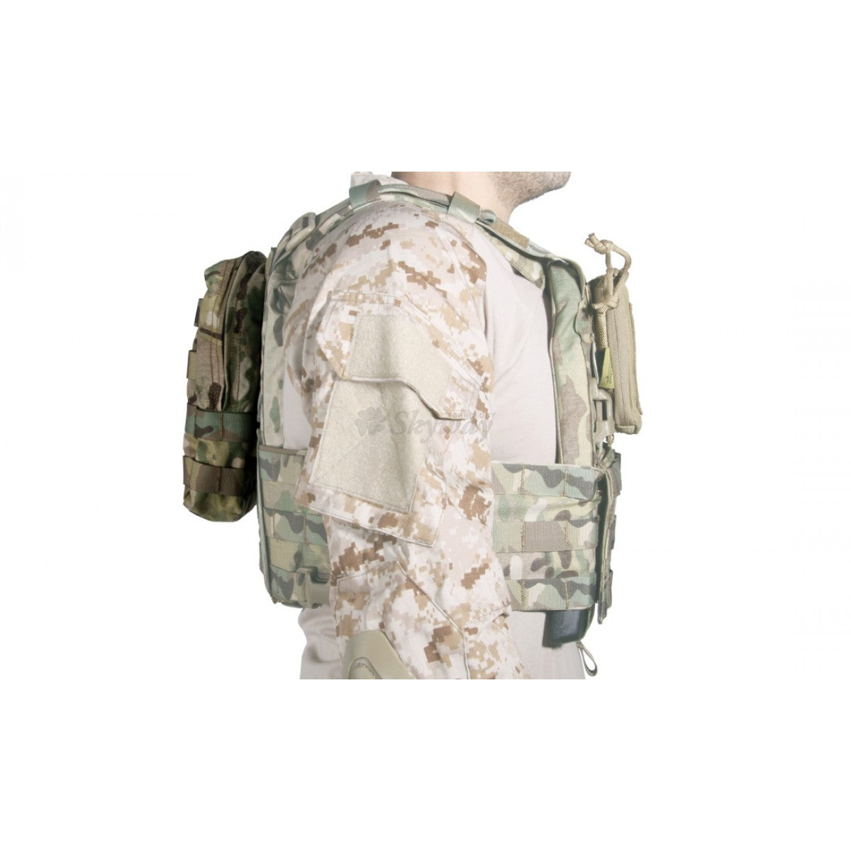 Daudzfunkcionāla vertikāla vidukļa soma GERONIMO BIG MULTICAM