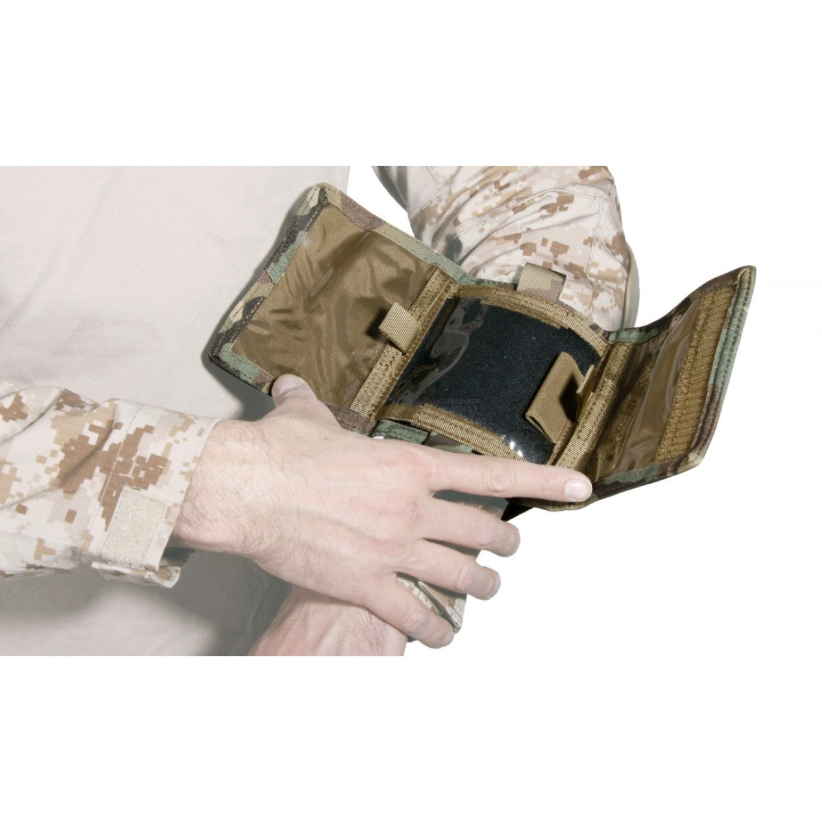 Kartes turētājs GERONIMO ARM MULTICAM